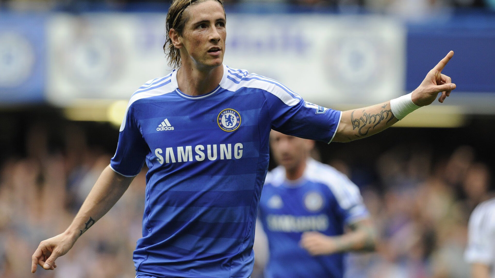 世界杯后：战术板流行“压缩空间+多边协同”示意图